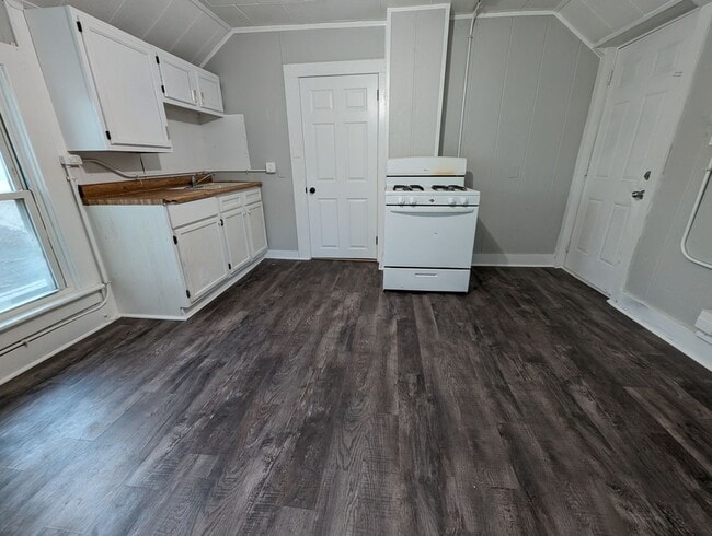 Building Photo - 518 W High St