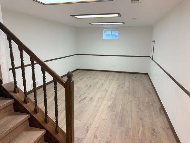 Building Photo - 7135 W Clifton Ave