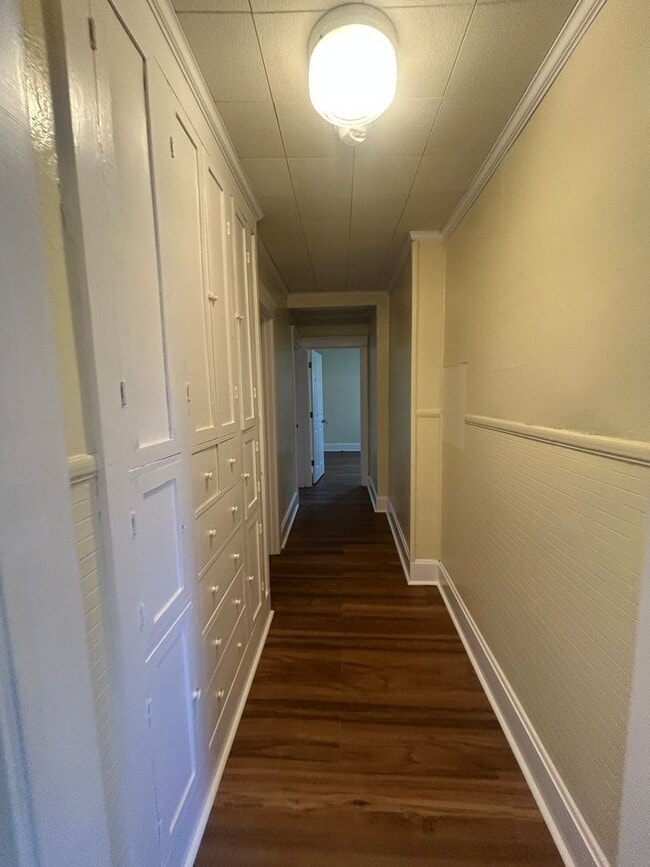 Building Photo - Charming 3-Bed, 1-Bath Home on Gill Street...