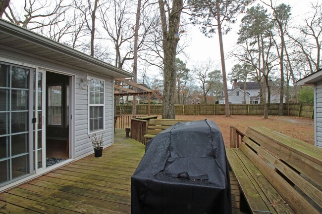 Building Photo - 303 Dobbs Dr SE
