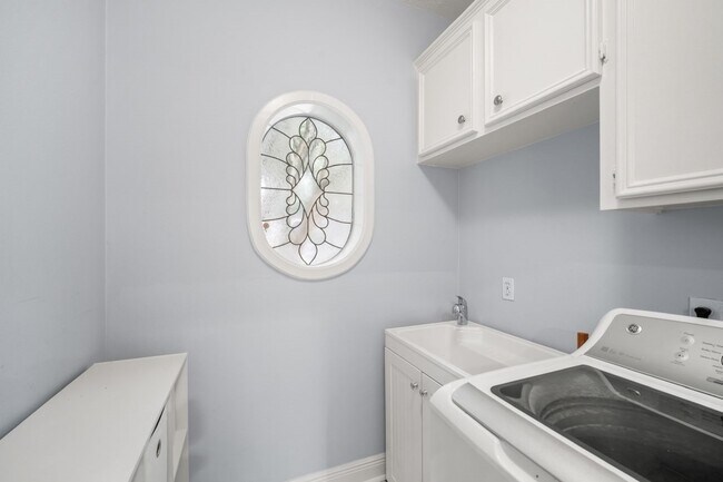 Building Photo - 3622 Springhill Ln