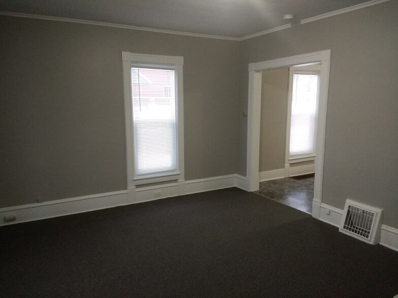 Building Photo - 522 Vine St