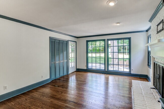 Building Photo - 1216 Duplin Rd