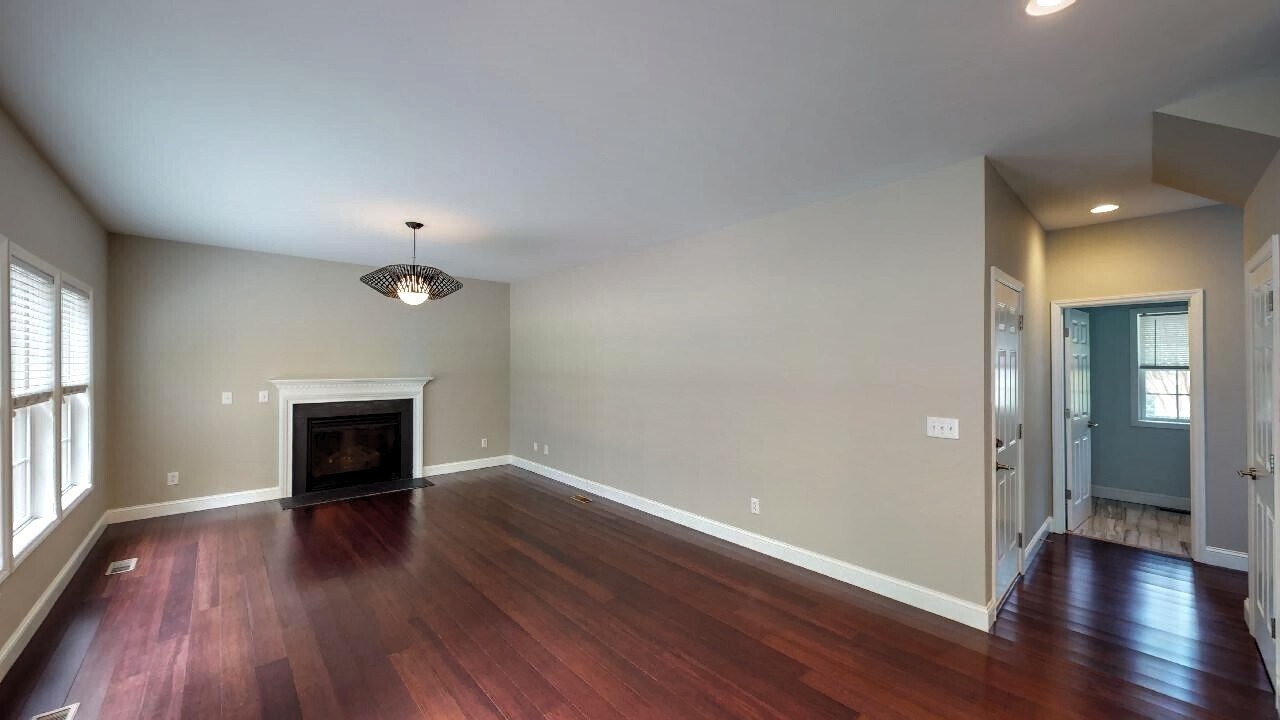 Building Photo - 425 New Parkside Dr