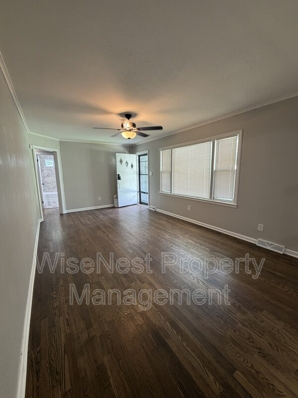 Building Photo - 2725 N 47th Terrace