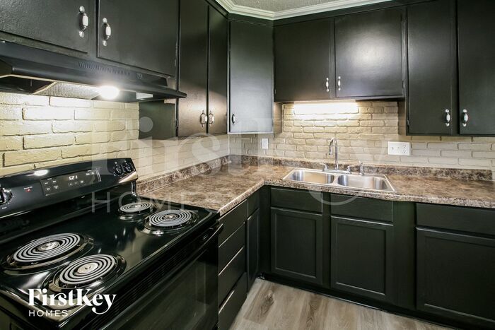 Building Photo - 4044 Steinmetz Dr