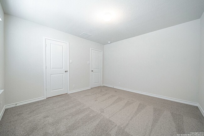 Building Photo - 909 Rolling River