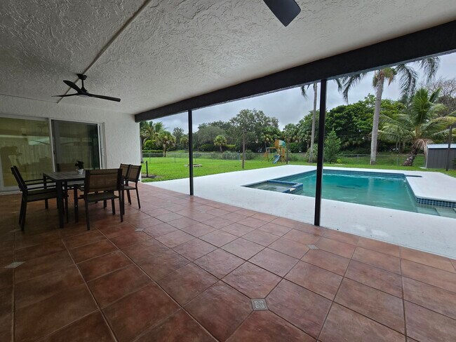 Building Photo - 840 NW 48th Ave