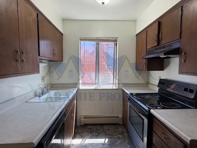 Building Photo - 710 Downey St