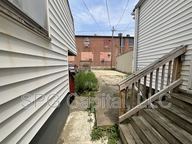 Building Photo - 123 W Jackson St