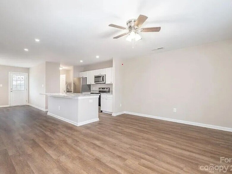 Building Photo - 1347 Ontario Dr