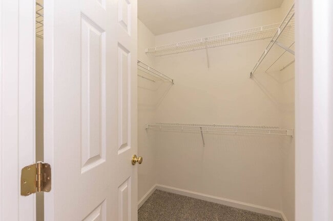 Building Photo - Three Bedroom Home!
