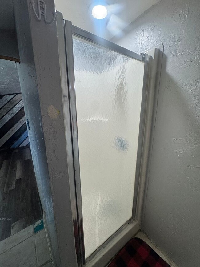 Building Photo - Adorable 1/1 bathroom fenced in yard