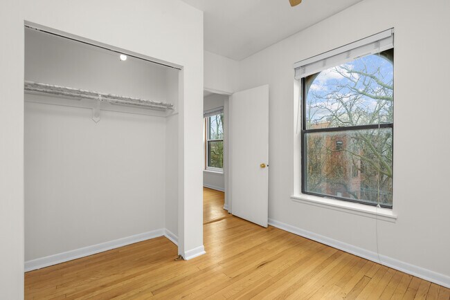 Building Photo - 908 W Grace St