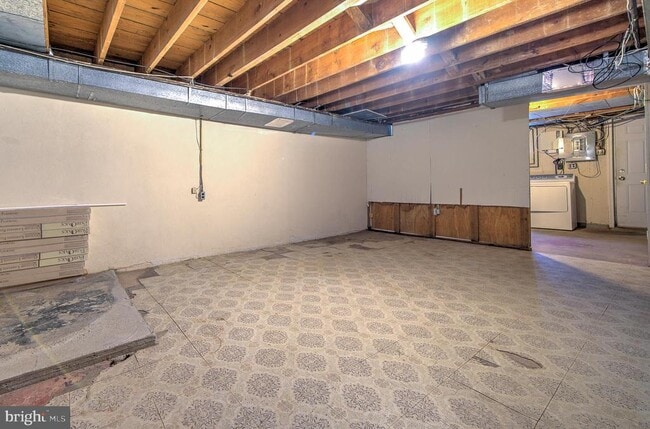 Building Photo - 539 E Basin St
