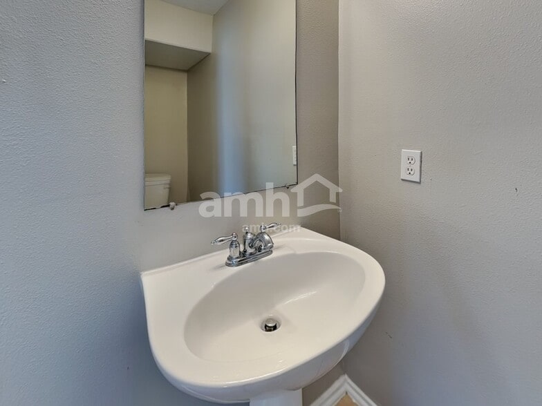 Building Photo - 7222 Winter Song Dr