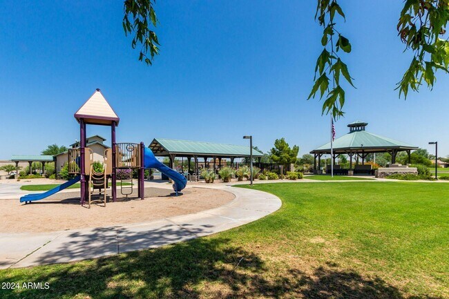 Building Photo - 983 E Palomino Way