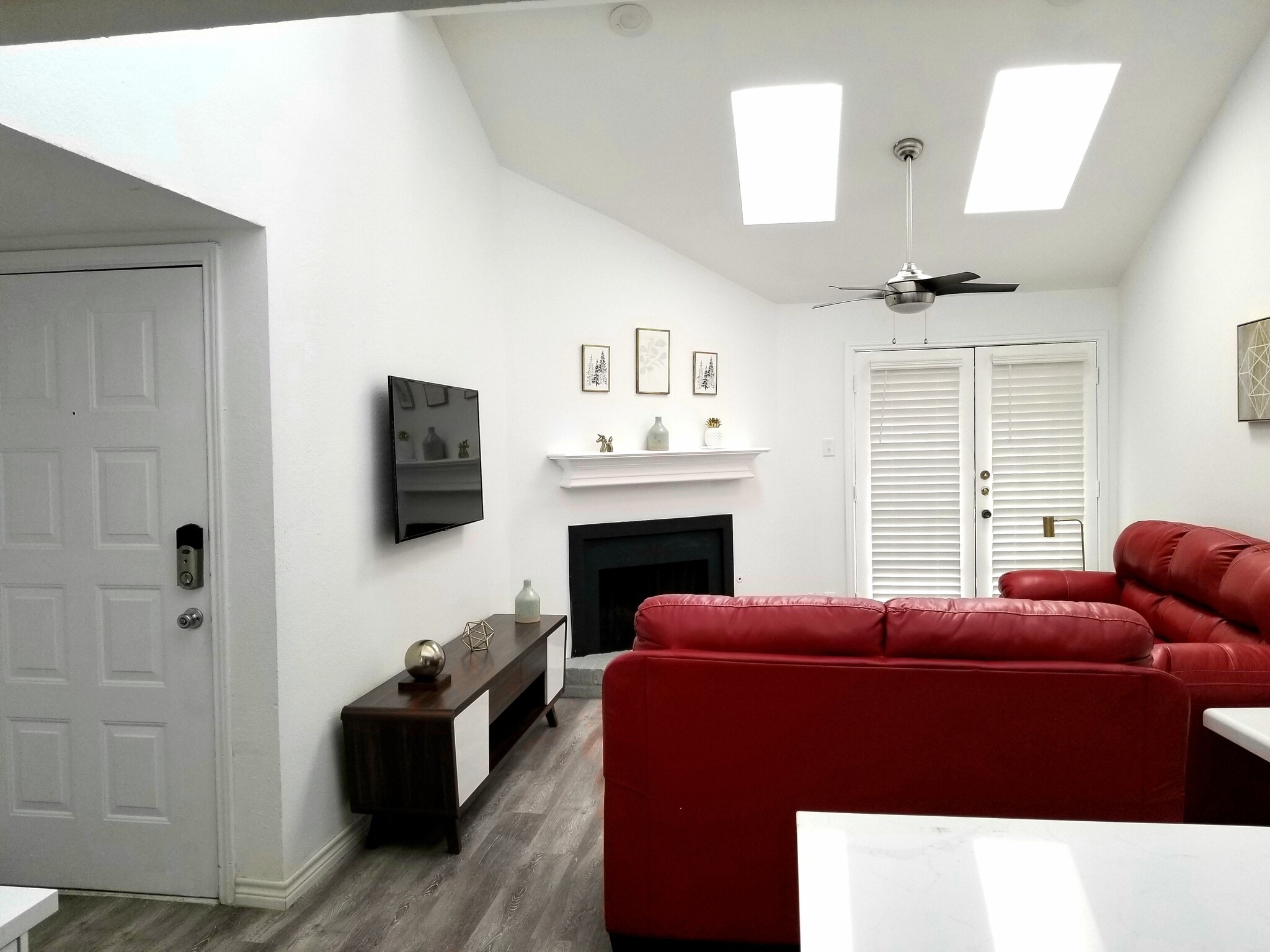 Building Photo - 5750 Phoenix Dr