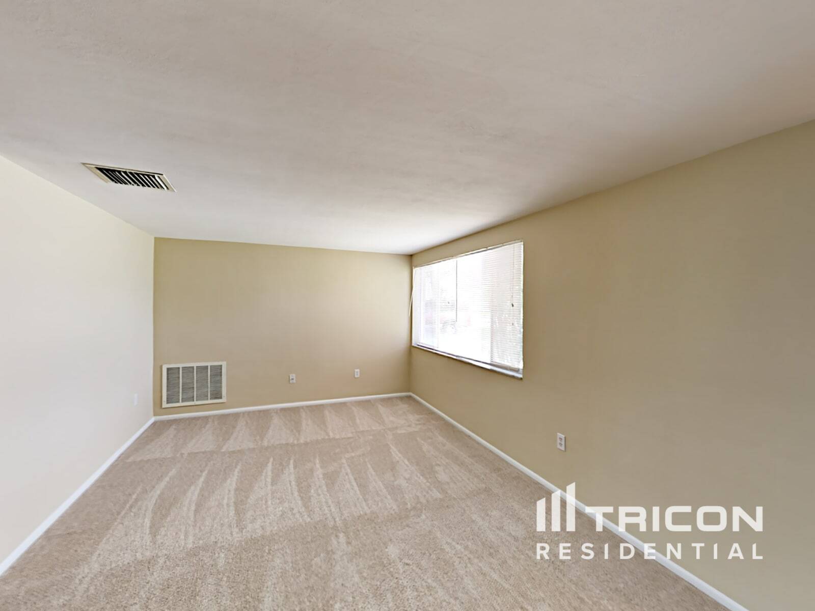 Building Photo - 3679 Rockaway Dr