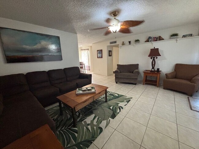 Building Photo - 3 Bedroom - 2 Bath Pool Home