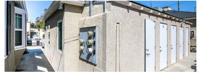 Building Photo - 1004 W Clark Ave