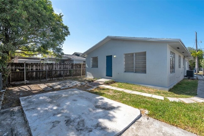 Building Photo - 6732 SW 15th St