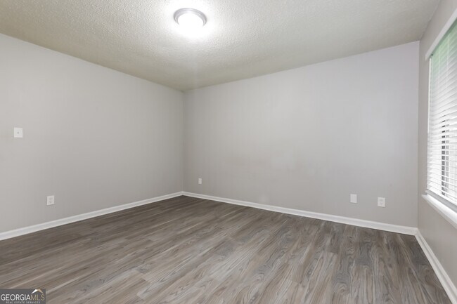 Building Photo - 661 Overlook Ct