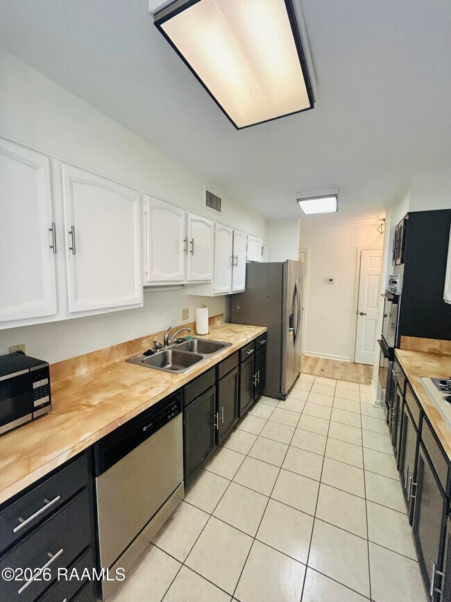 Building Photo - 604 Briargate Cir