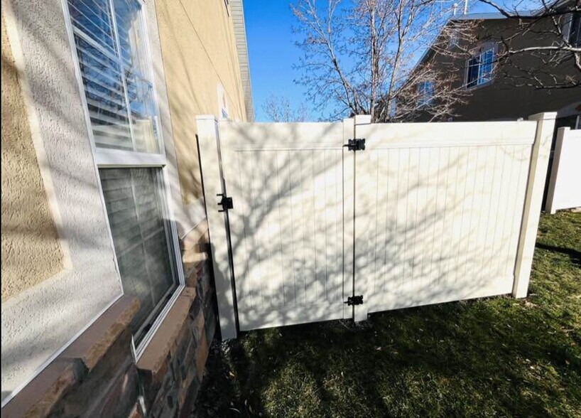 Building Photo - 8789 S Caliente Dr