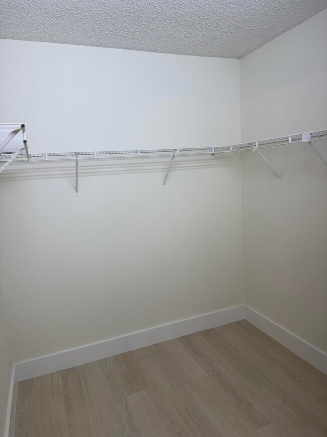 Building Photo - 13505 Fountain View Blvd