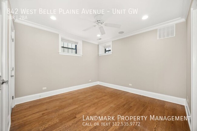 Building Photo - 842 W Belle Plaine Ave