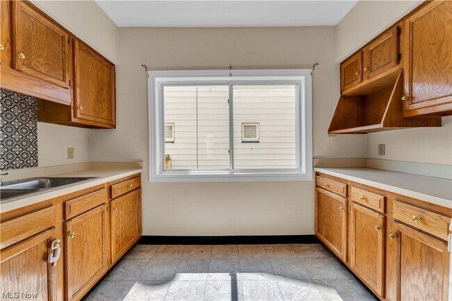 Building Photo - 3289 W 130th St