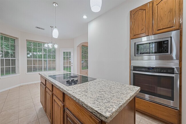 Building Photo - 1327 W Forest Dr