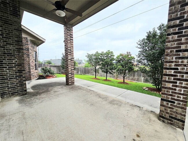 Building Photo - 21914 Avalon Queen Dr