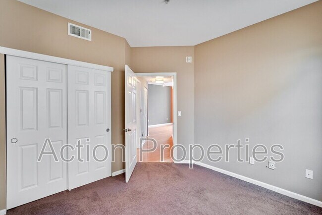 Building Photo - 800 N 8th St