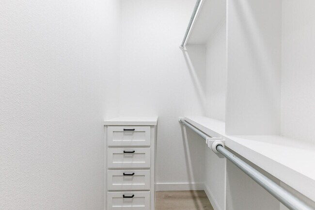 Building Photo - 1704 Elkhart Ave