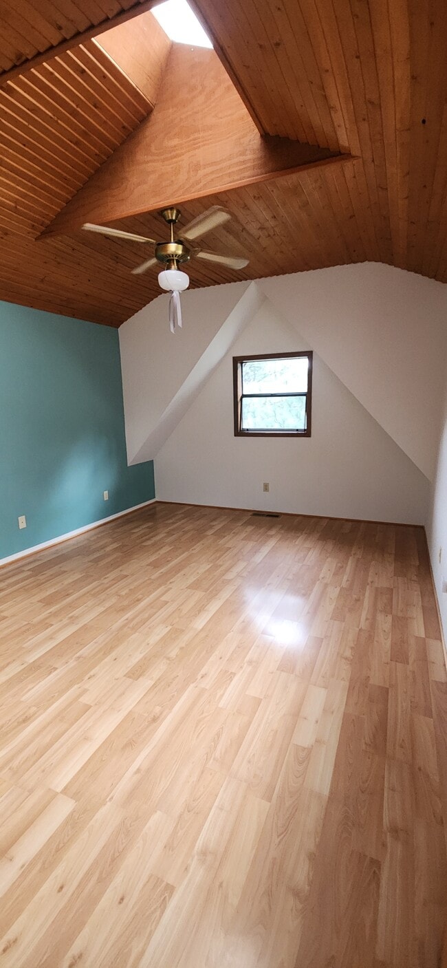 Building Photo - 105 Dogwood Dr