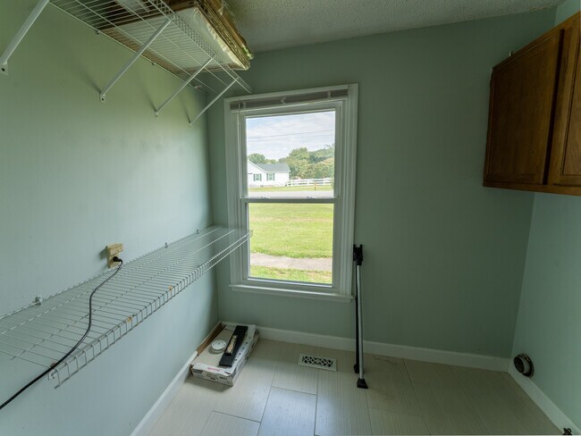 Building Photo - 2981 Bridle Dr
