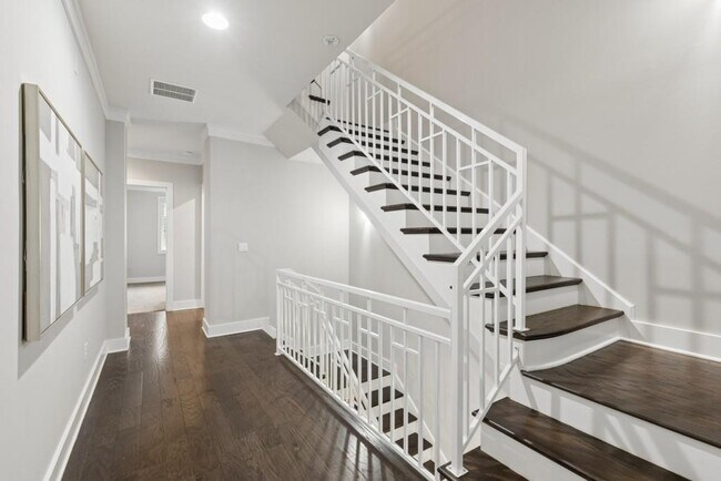 Building Photo - 2974 Hermance Dr NE