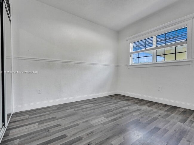 Building Photo - 1161 NE 202nd St