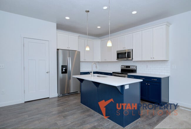 Building Photo - 1108 Emerald Pools Ln