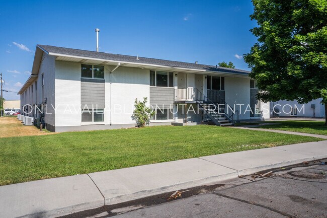 Building Photo - 689 E 100 N