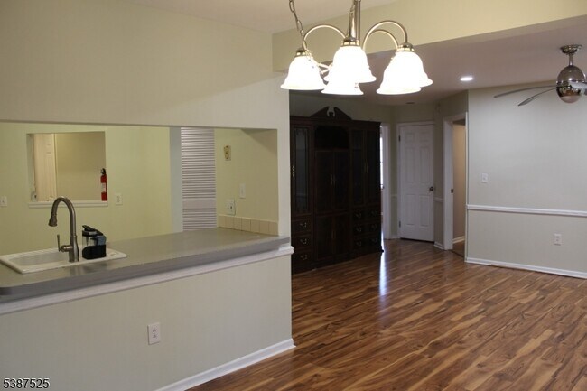Building Photo - 75 Quartz Ln