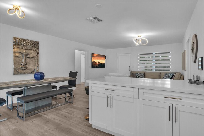 Building Photo - 5311 Pierce St