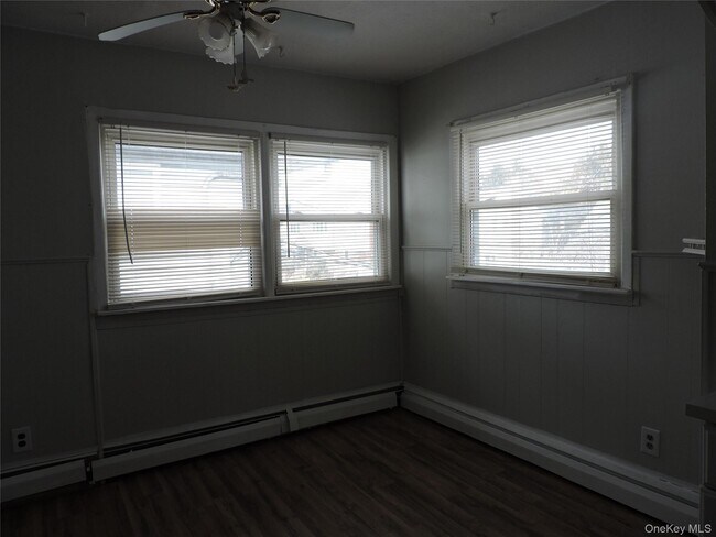 Building Photo - 18 Leach St