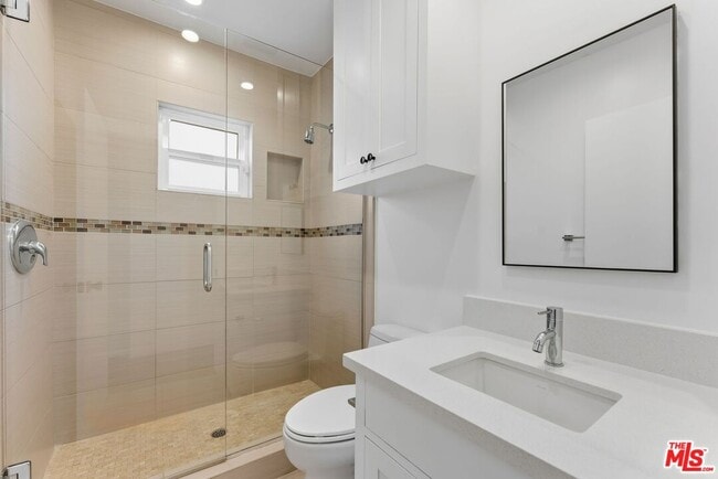 Building Photo - 8833 Ashcroft Ave