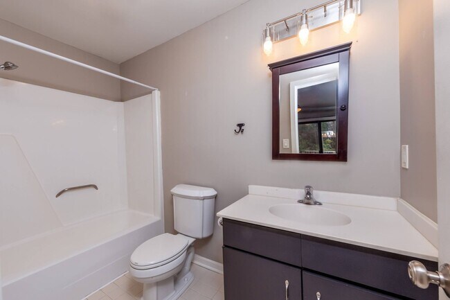 Building Photo - 110 Harrops Glen