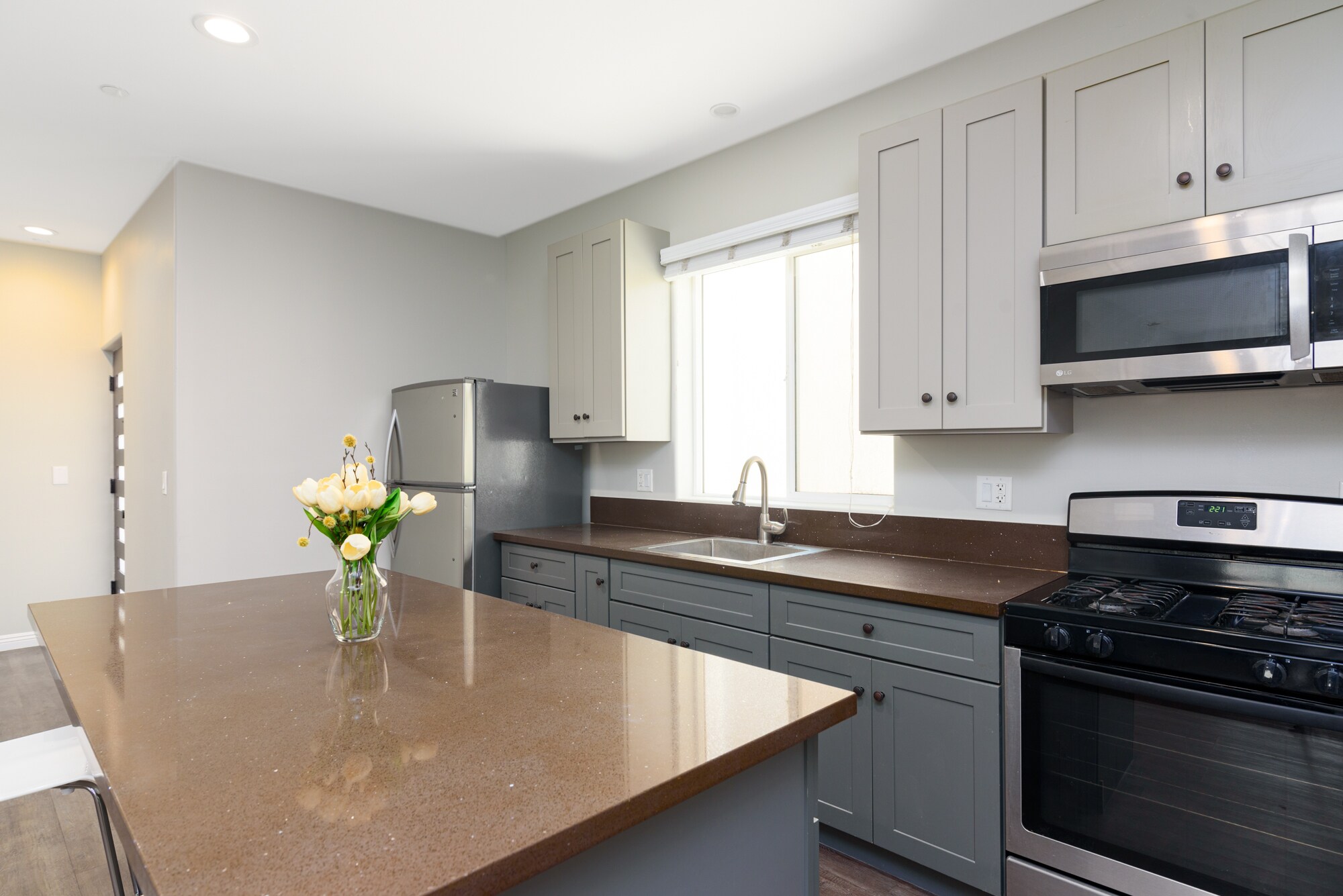 Building Photo - 1164 W 24th St