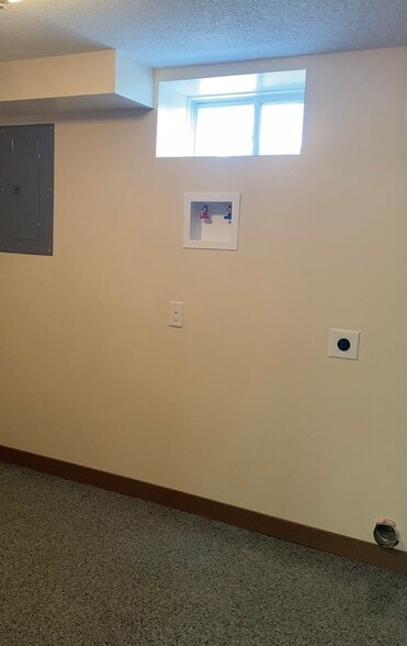 Building Photo - 105 Wapak St