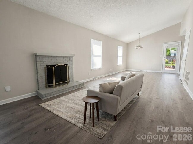 Building Photo - 708 Langtree Rd